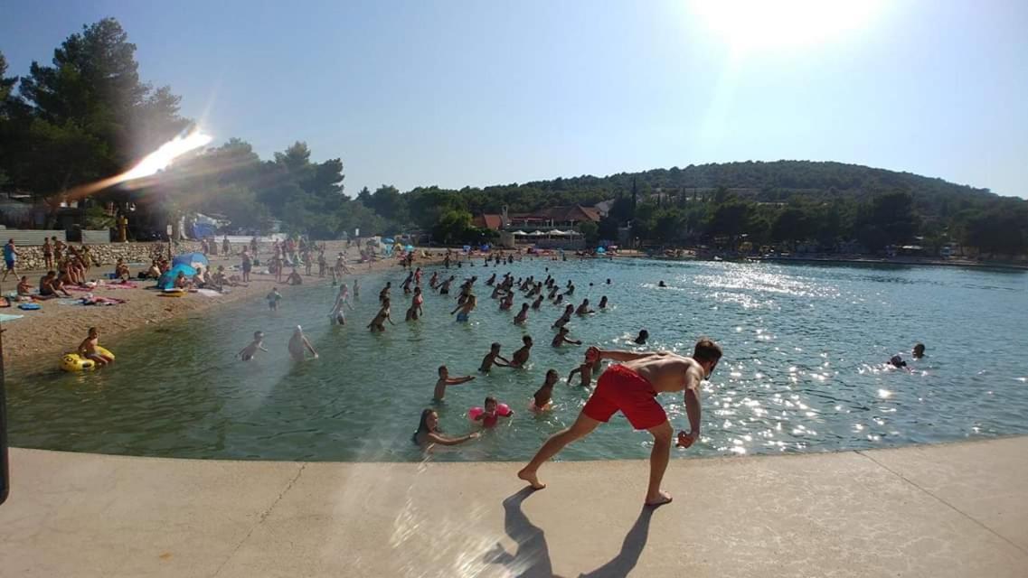 Apartments Jezera Lovisca מראה חיצוני תמונה