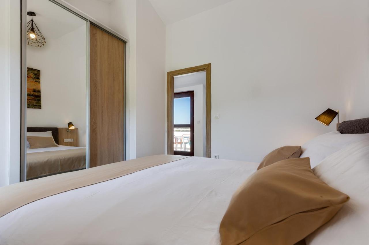 Apartments Jezera Lovisca מראה חיצוני תמונה