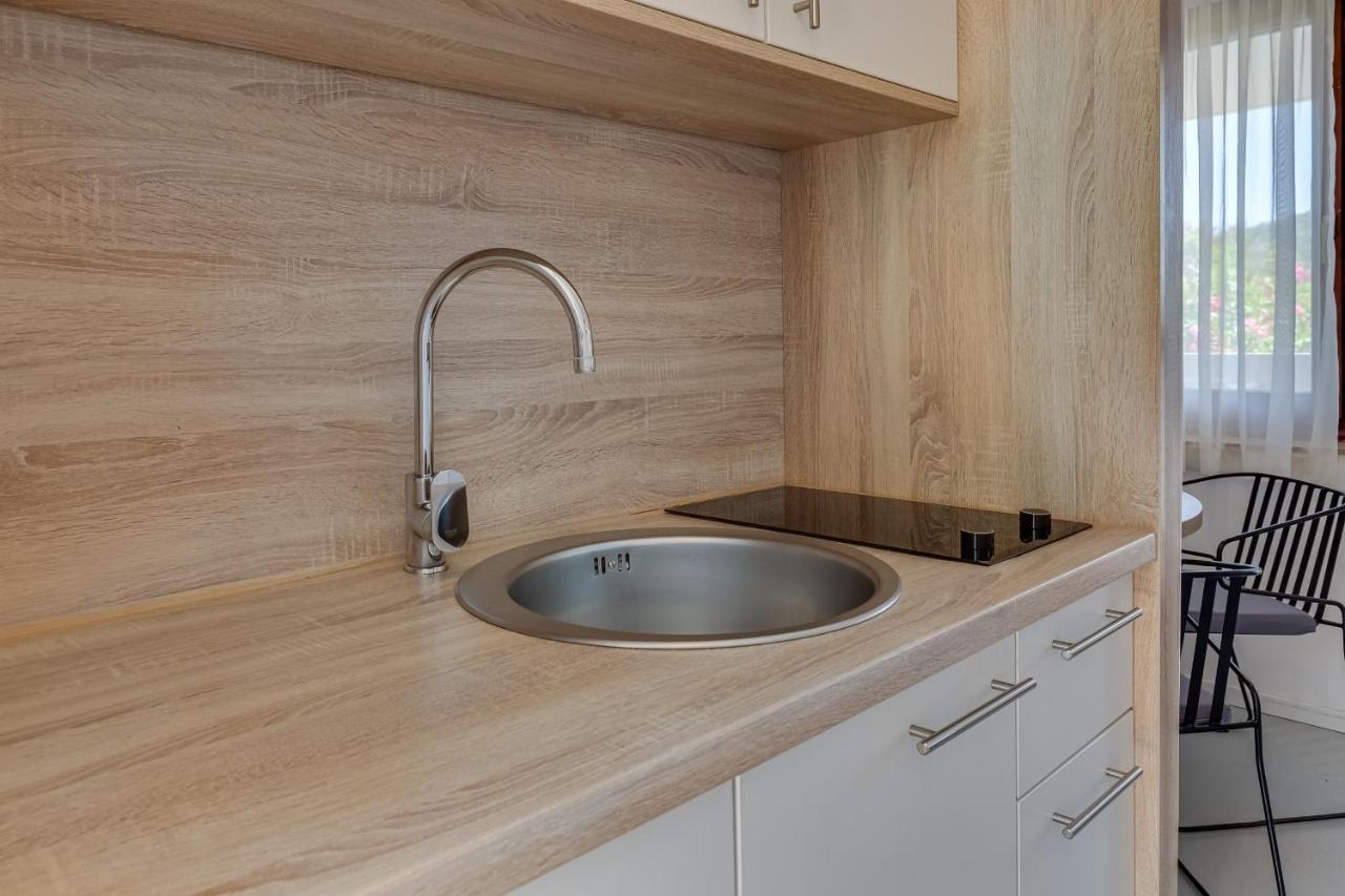 Apartments Jezera Lovisca מראה חיצוני תמונה